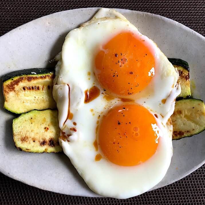 ズッキーニのステーキ☆目玉焼きのせ